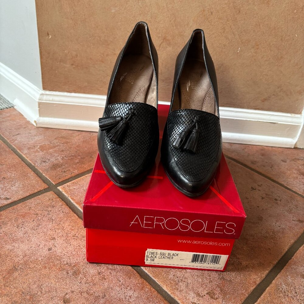 NEW, Aerosoles Black Leather Heeled Loafer with Tassel, Size 9.5